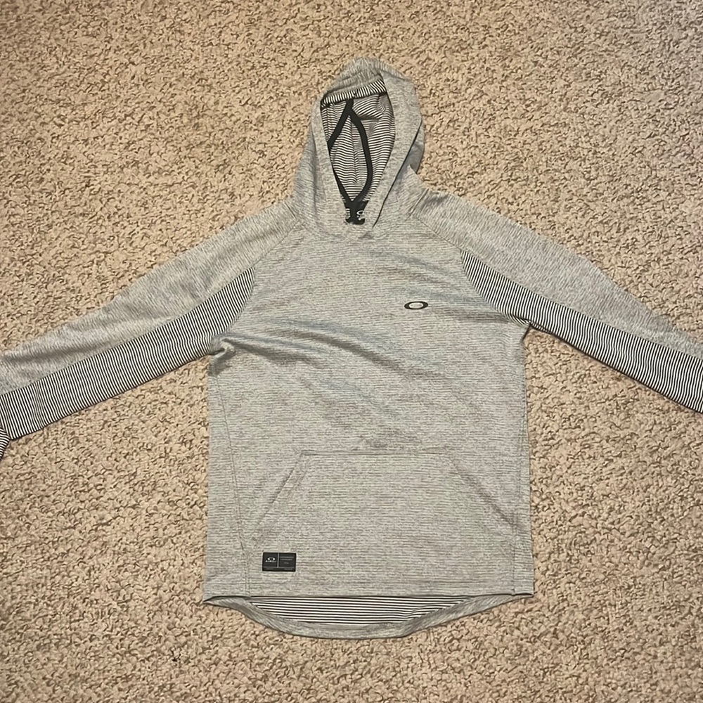 Grey Oakley Performance Hoodie. Size small.